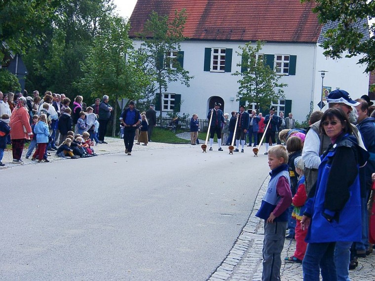 01 Die Alphornbläser eröffneten den Umzug