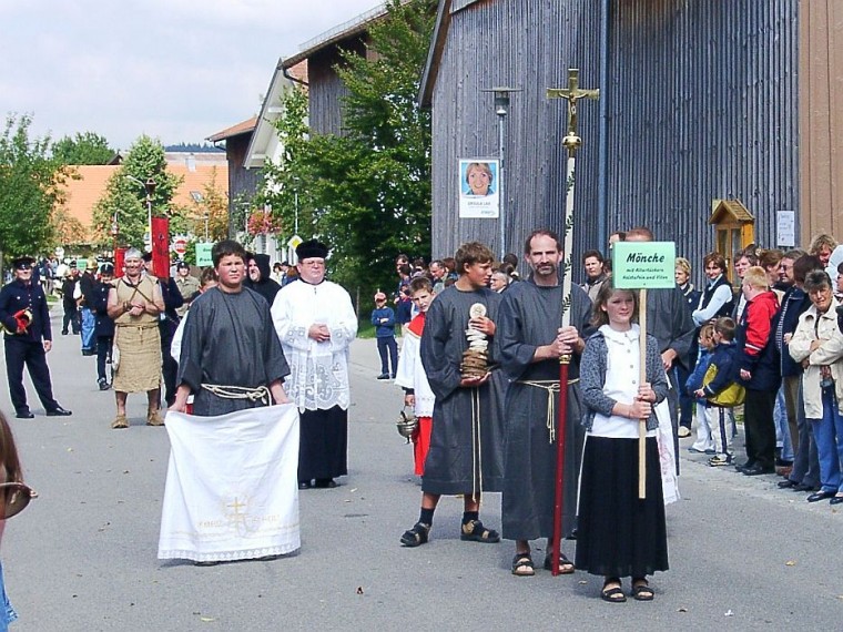 07 Mönche und Pfarrer