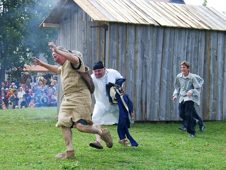 01 Der Brandstifter flieht