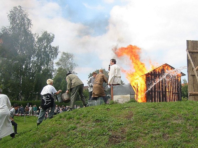 04 Löscheimerkette von der Wertach zum Schlossplatz
