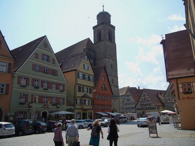 04 Stadtplatz mit dem Münster St. Georg