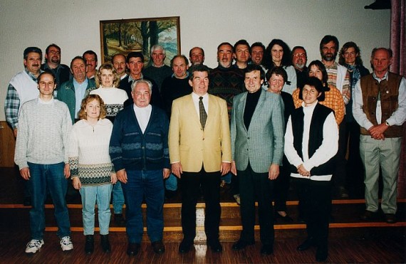 Die Gründungsmitglieder des Baschtlehaus-Vereins bei der Gründungsversammlung 1999