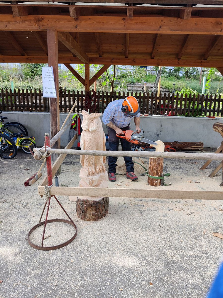 Holzschnitzerei mit der Kettensäge