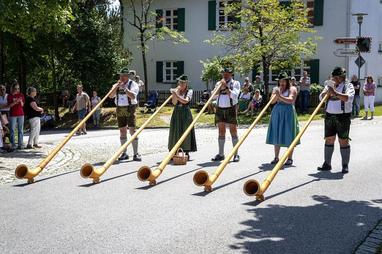 Eröffnung durch die Holdersberger Alp-Traum-Bläser