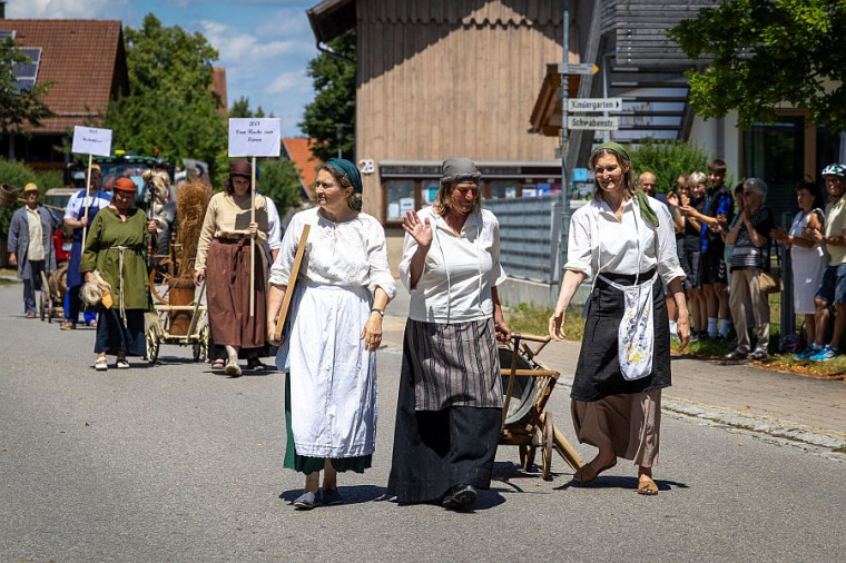 Aktionstag 2000 - Dresch- und Waschtag - Die Waschfrauen