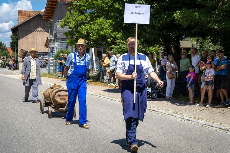Aktionstag 2002 - Vom Gülleschapfen zum 14.000-Liter-Fass - der Bschüttetag