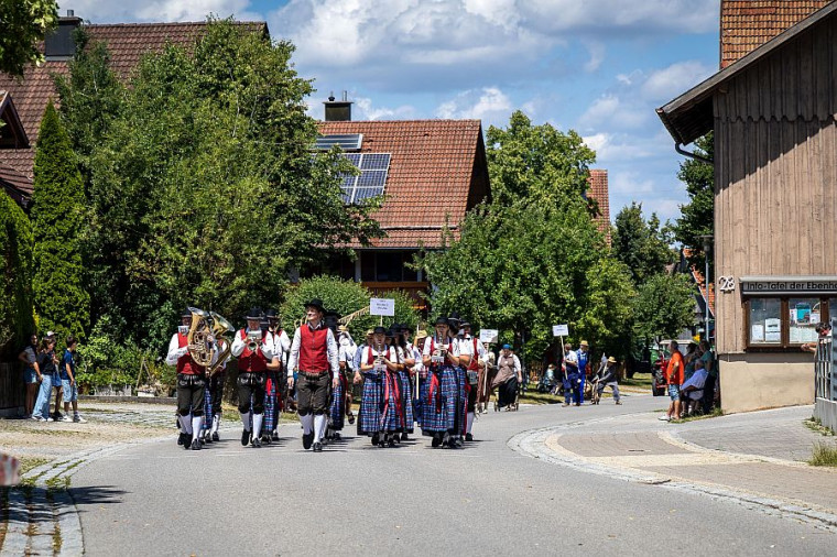 Los geht's mit der Musikkapelle Ebenhofen