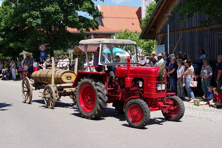 Aktionstag 2002 - der Bschüttetag - kleines Holzbschüttfass