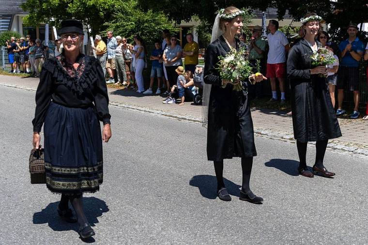 Aktionstag 2006 - Bauernhochzeit - Braut mit Schlotterkölle und Beschte
