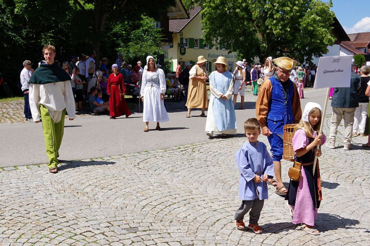 Aktionstag 2012 - Historische Gewandschau - Bäuerliche Kleidung in Mittelalter und 18. Jahrhundert